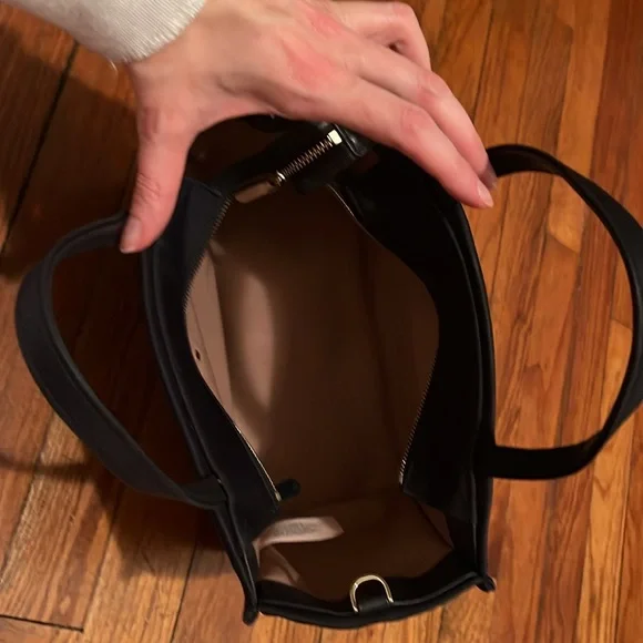 Navy Kate Spade Sam Bag. - Picture 3 of 3